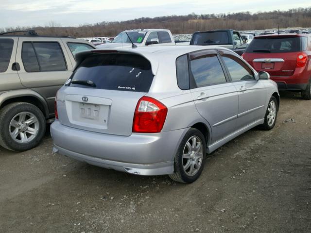 KNAFE161065335527 - 2006 KIA SPECTRA5 SILVER photo 4