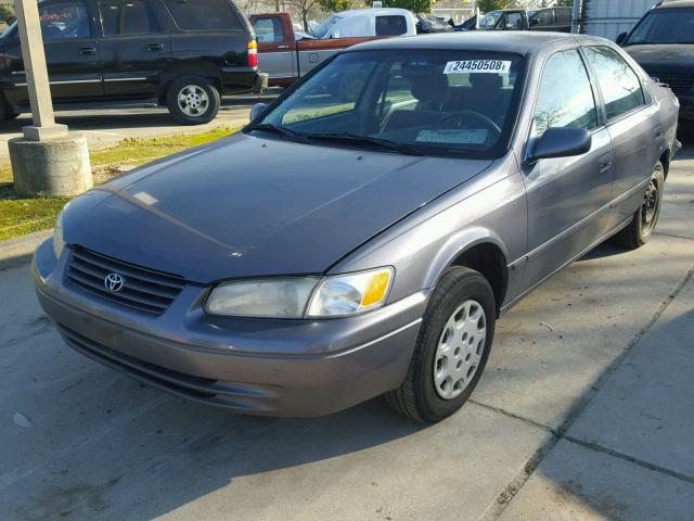 JT2BG22K2W0162082 - 1998 TOYOTA CAMRY CE GRAY photo 2