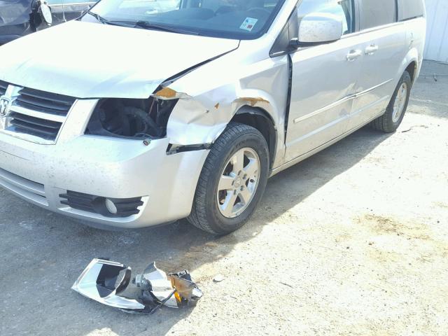 2D4RN5D10AR317179 - 2010 DODGE GRAND CARA SILVER photo 9