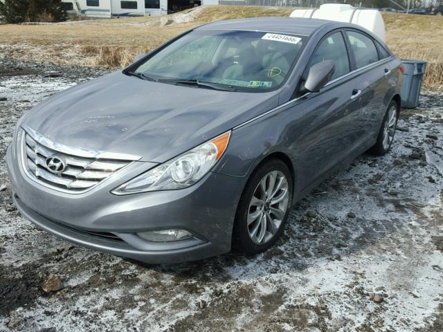 5NPEC4AC2BH251377 - 2011 HYUNDAI SONATA SE GRAY photo 2