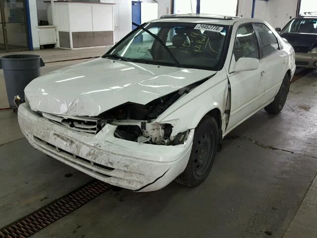 4T1BF28K2XU088153 - 1999 TOYOTA CAMRY LE WHITE photo 2