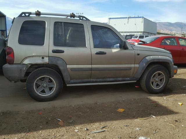 1J4GL38K25W526657 - 2005 JEEP LIBERTY RE BEIGE photo 9