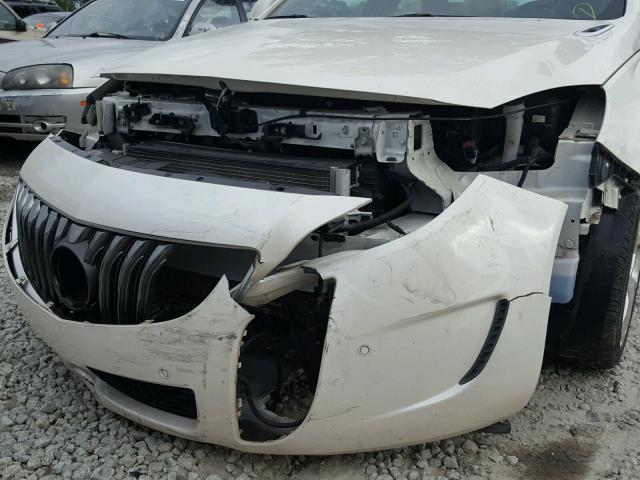 2G4GT5GX2E9315557 - 2014 BUICK REGAL GS WHITE photo 9