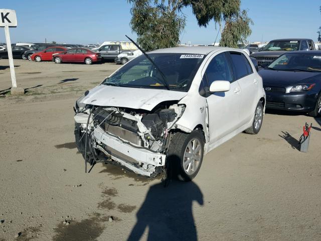 JTDKT903895221389 - 2009 TOYOTA YARIS WHITE photo 2