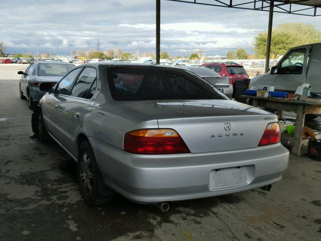 19UUA566X1A023046 - 2001 ACURA 3.2TL SILVER photo 3