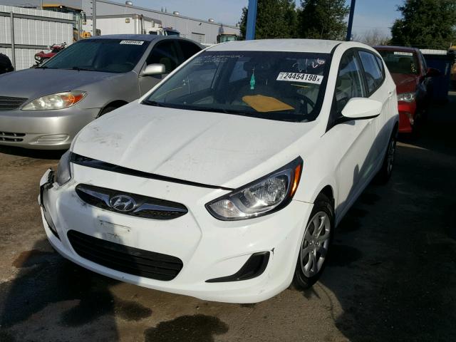 KMHCT5AEXDU106008 - 2013 HYUNDAI ACCENT GLS WHITE photo 2