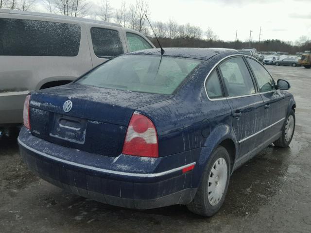 WVWMD63B84E269975 - 2004 VOLKSWAGEN PASSAT GL BLUE photo 4