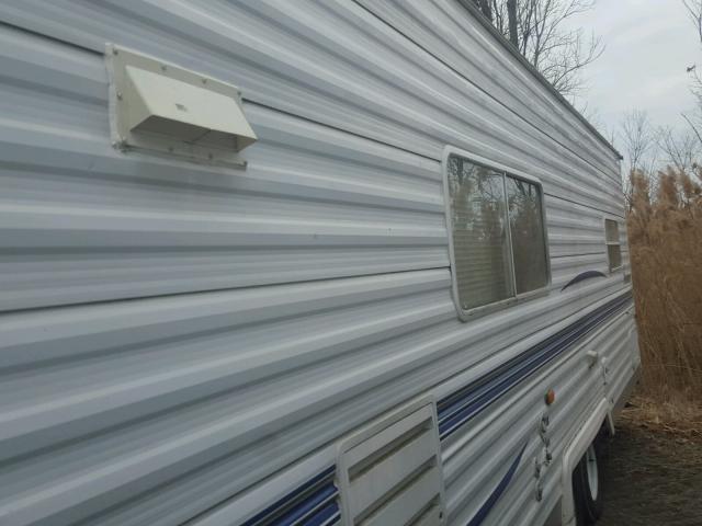 1TC2B346621507070 - 2002 COACH TRAILER WHITE photo 10