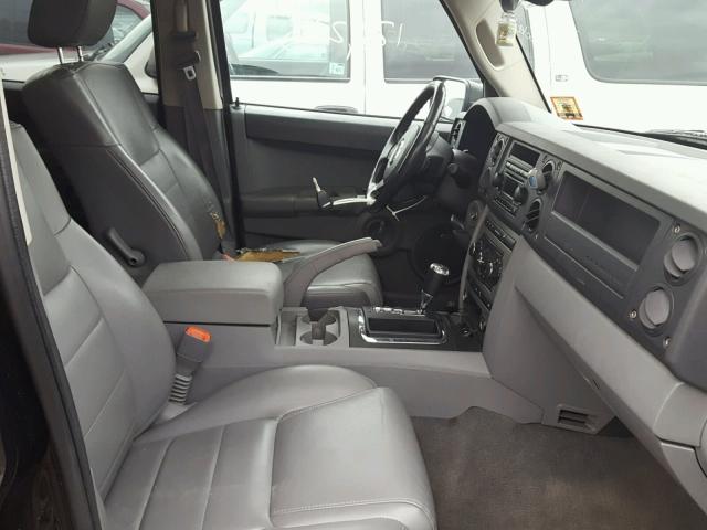 1J8HG48K67C608165 - 2007 JEEP COMMANDER BLACK photo 5