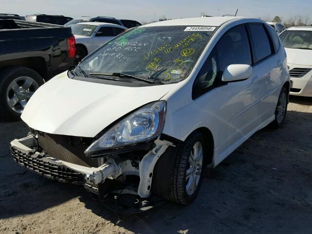 JHMGE88419S026791 - 2009 HONDA FIT SPORT WHITE photo 2