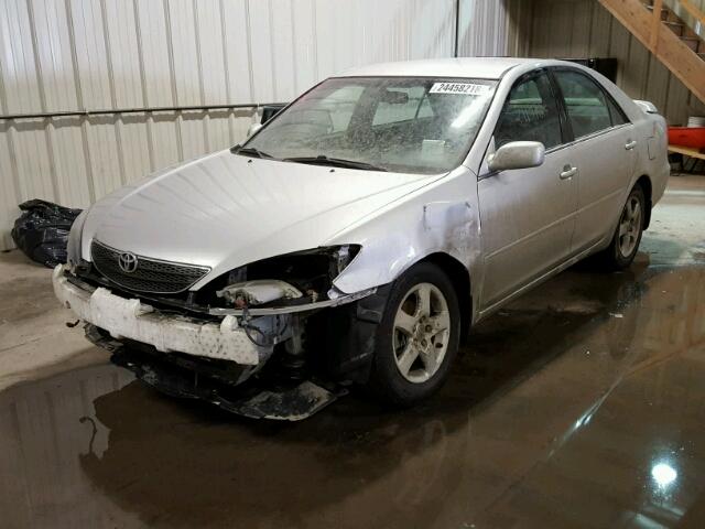 4T1BE32K04U850456 - 2004 TOYOTA CAMRY LE SILVER photo 2