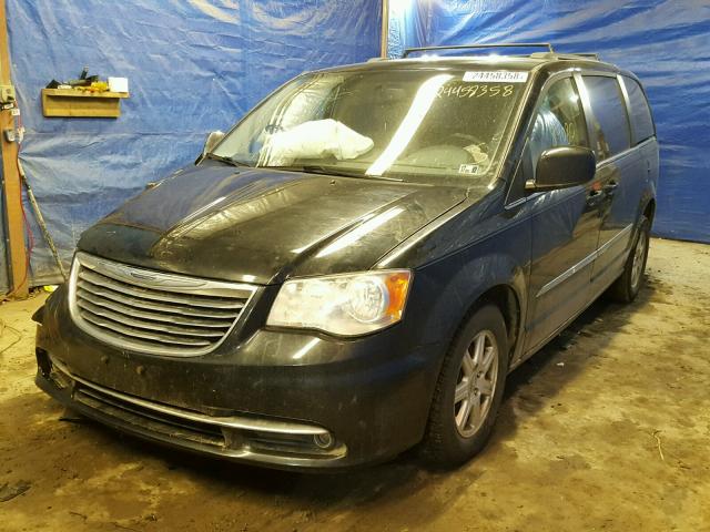 2C4RC1BG7DR555991 - 2013 CHRYSLER TOWN & COU BLACK photo 2