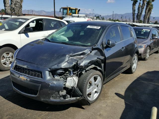 1G1JE6SB8G4153390 - 2016 CHEVROLET SONIC LTZ GRAY photo 2