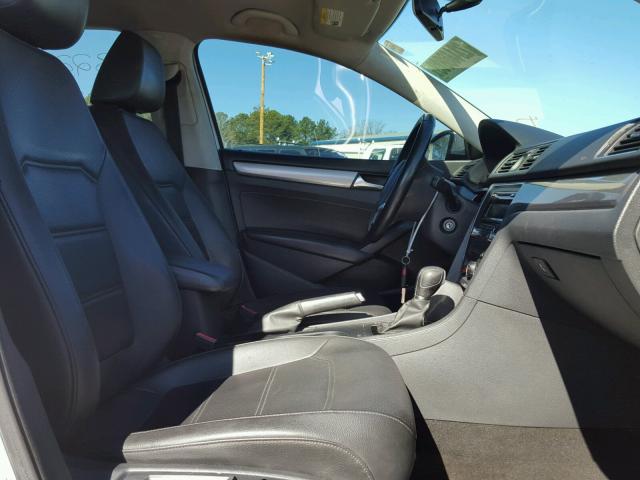 1VWAS7A33FC013992 - 2015 VOLKSWAGEN PASSAT S WHITE photo 5