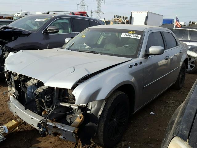 2C3KA53G68H207824 - 2008 CHRYSLER 300 TOURIN SILVER photo 2