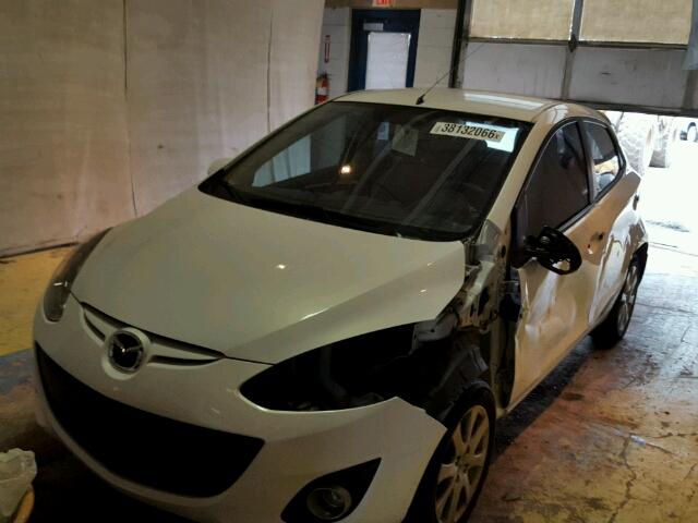 JM1DE1HY2B0107010 - 2011 MAZDA MAZDA2 WHITE photo 2