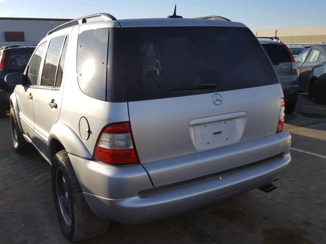 4JGAB57E14A468490 - 2004 MERCEDES-BENZ ML350 SILVER photo 3