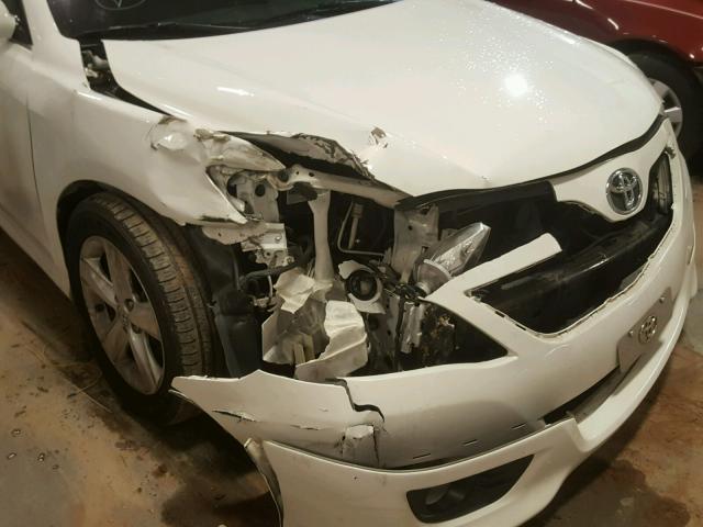 4T1BF3EK0BU615836 - 2011 TOYOTA CAMRY BASE WHITE photo 9