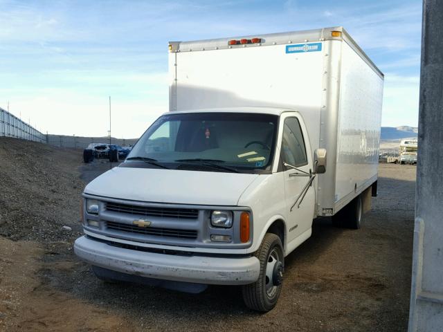 1GBJG31R0Y1271472 - 2000 CHEVROLET EXPRESS G3 WHITE photo 2