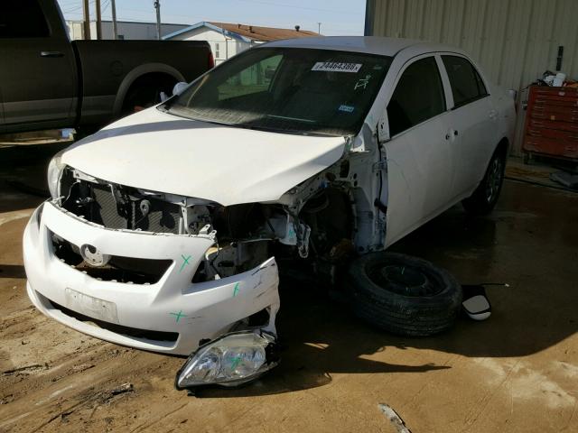 2T1BU4EE0AC535569 - 2010 TOYOTA COROLLA BA WHITE photo 2