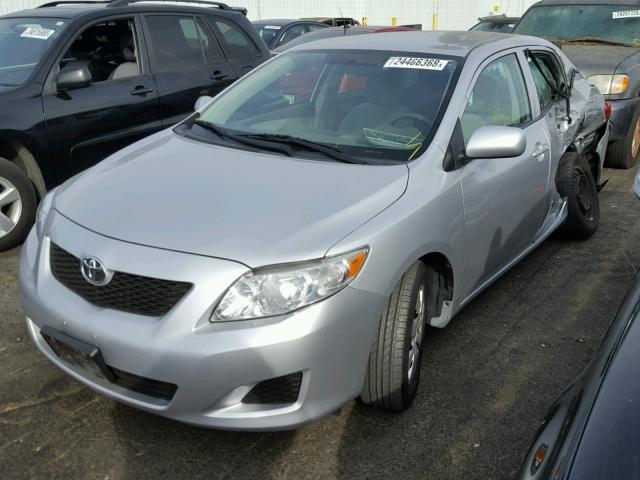 1NXBU4EE4AZ253692 - 2010 TOYOTA COROLLA BA SILVER photo 2