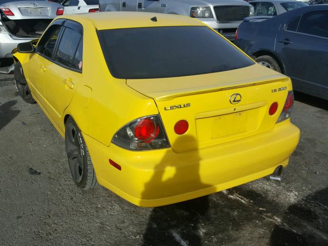 JTHBD192120037440 - 2002 LEXUS IS 300 YELLOW photo 3