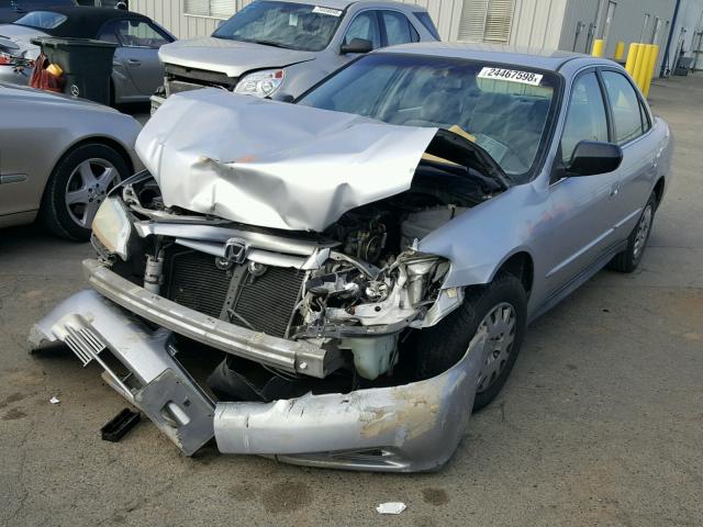 1HGCF86602A082560 - 2002 HONDA ACCORD VAL SILVER photo 2