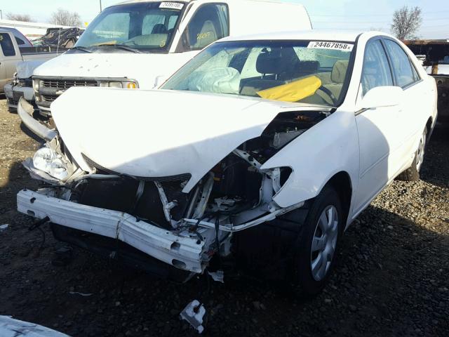 JTDBE32K830229363 - 2003 TOYOTA CAMRY LE WHITE photo 2