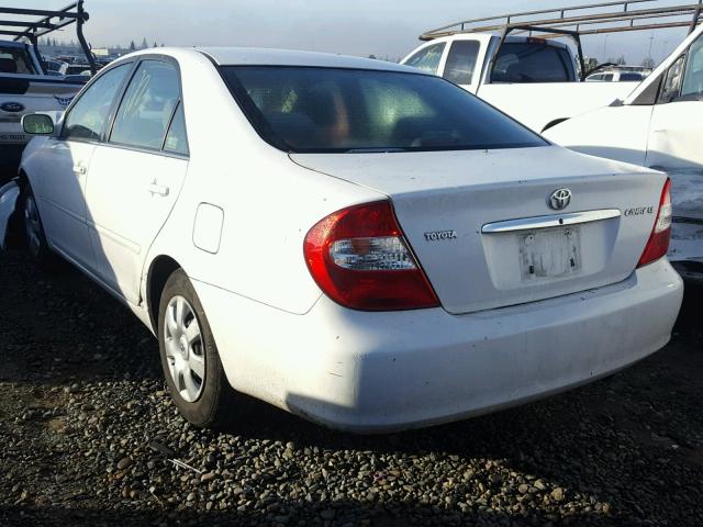 JTDBE32K830229363 - 2003 TOYOTA CAMRY LE WHITE photo 3