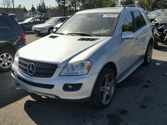 4JGBB86E66A121456 - 2006 MERCEDES-BENZ ML 350 SILVER photo 2