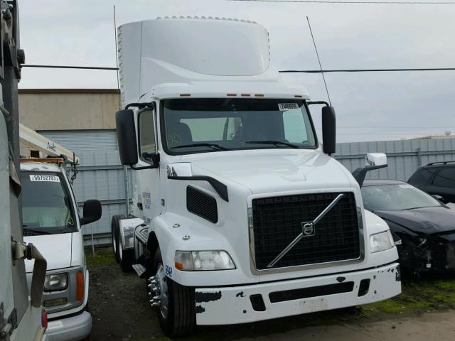 4V4MC9DG4DN136942 - 2013 VOLVO VN VNM WHITE photo 1