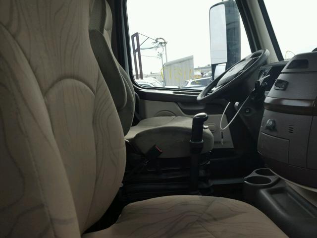 4V4MC9DG4DN136942 - 2013 VOLVO VN VNM WHITE photo 5