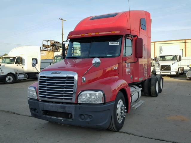 1FUJBBCK46LU96945 - 2006 FREIGHTLINER CONVENTION RED photo 2