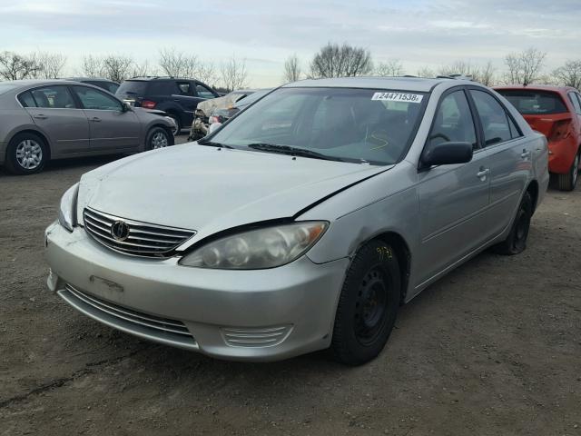 4T1BE30K95U961463 - 2005 TOYOTA CAMRY LE SILVER photo 2