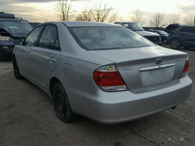 4T1BE30K95U961463 - 2005 TOYOTA CAMRY LE SILVER photo 3