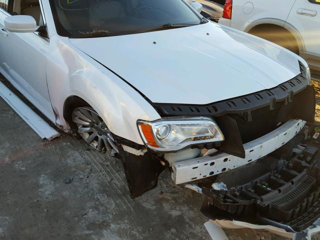 2C3CA4CG9BH531856 - 2011 CHRYSLER 300 WHITE photo 9