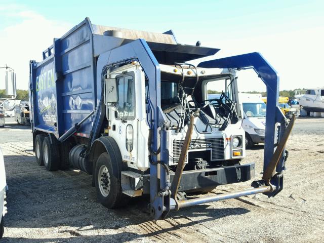 1M2K185C2YM007975 - 2000 MACK 600 MR600 WHITE photo 1