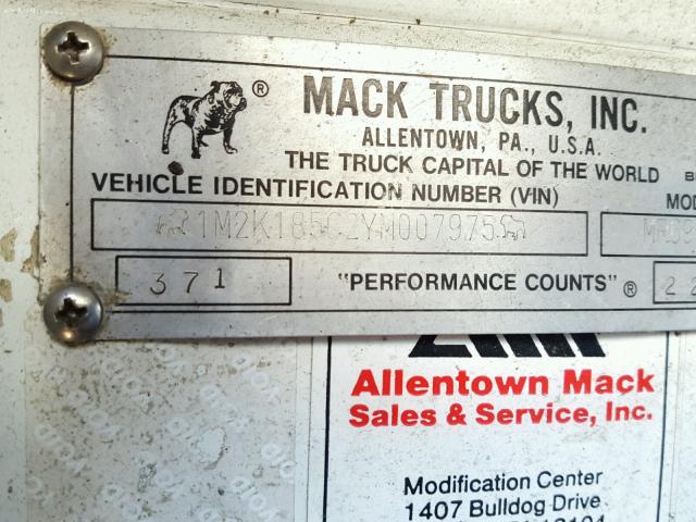 1M2K185C2YM007975 - 2000 MACK 600 MR600 WHITE photo 10