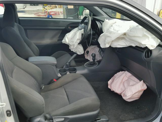 JTKJF5C79C3039710 - 2012 TOYOTA SCION TC 银色 照片 5