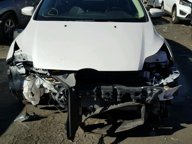 1FAHP3H29CL219327 - 2012 FORD FOCUS SEL WHITE photo 9