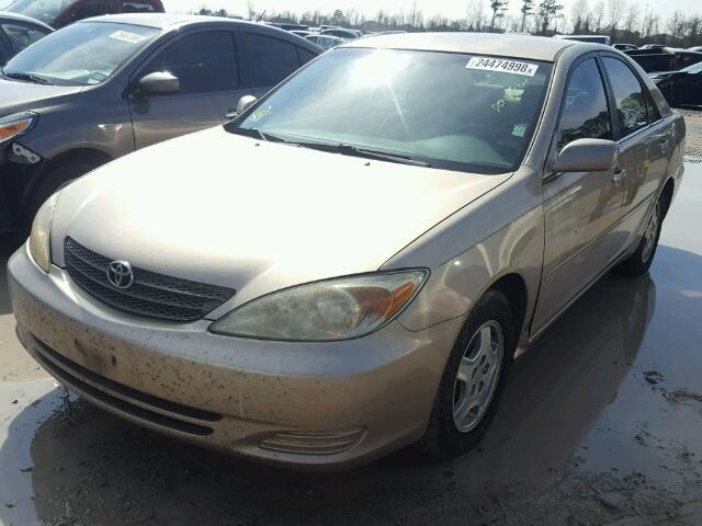 4T1BF32K72U028635 - 2002 TOYOTA CAMRY LE GOLD photo 2