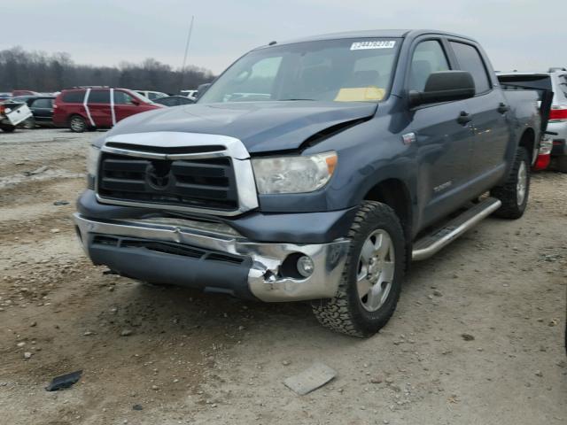 5TFDW5F16AX139295 - 2010 TOYOTA TUNDRA CRE BLUE photo 2