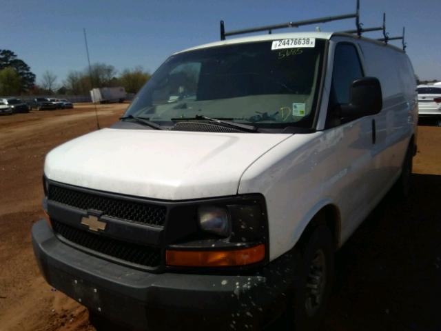 1GCWGFCA8D1185685 - 2013 CHEVROLET EXPRESS G2 WHITE photo 2