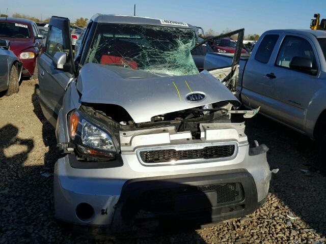 KNDJT2A20A7046377 - 2010 KIA SOUL + SILVER photo 9