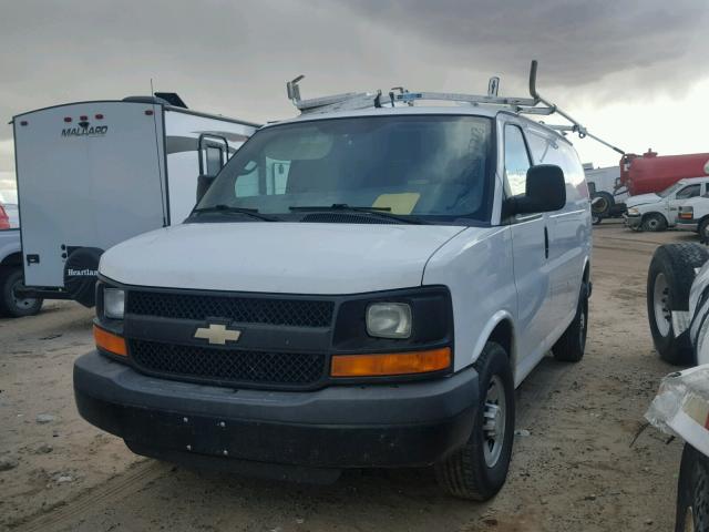 1GCWGFCA7C1196577 - 2012 CHEVROLET EXPRESS G2 WHITE photo 2