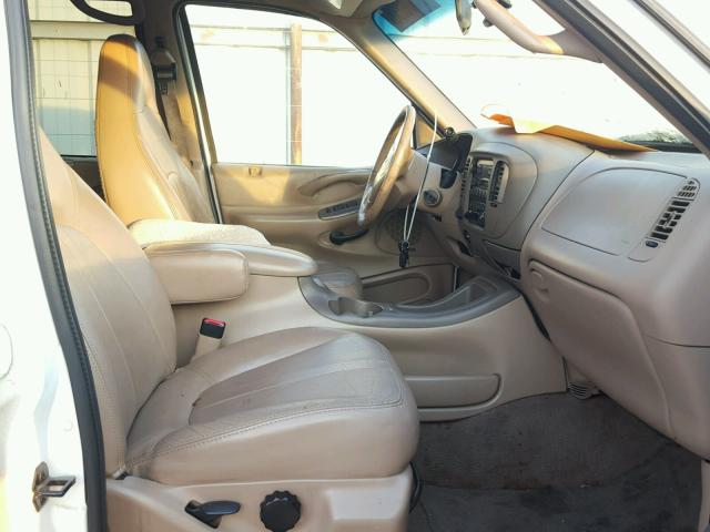 1FMPU18L6WLB60510 - 1998 FORD EXPEDITION WHITE photo 5