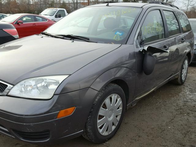 1FAFP36N85W113716 - 2005 FORD FOCUS ZXW GRAY photo 9