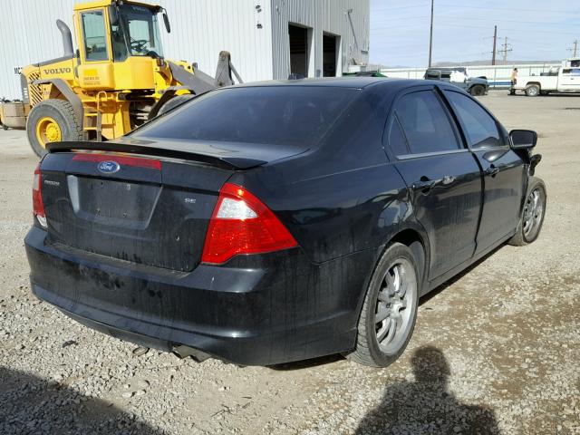 3FAHP0HAXAR356622 - 2010 FORD FUSION SE BLACK photo 4