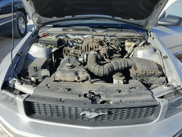 1ZVFT80N355182313 - 2005 FORD MUSTANG SILVER photo 7