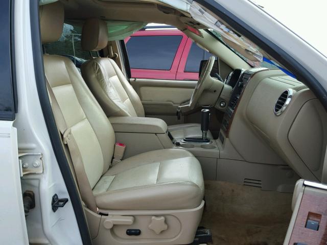 1FMEU64E58UA13636 - 2008 FORD EXPLORER E WHITE photo 5